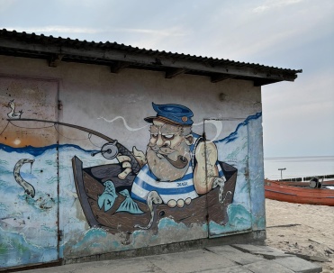 Street art - spacerem w stronę plaży w Rewalu