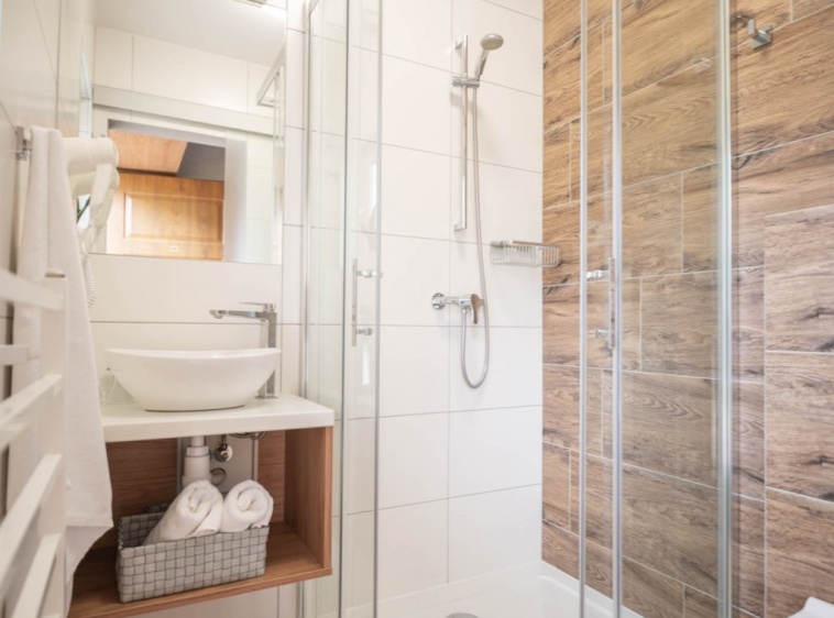 Ośrodek Wypoczynkowy Alcest łazienka w pokoju 2+1?v=1.0