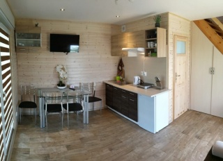 domek piętrowy - salon z aneksem kuchennym