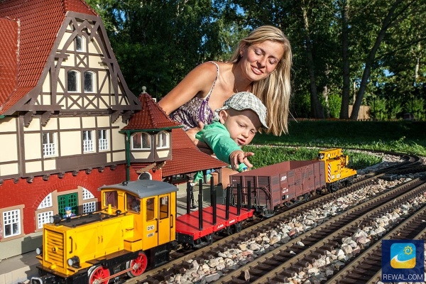 Park Miniatur i Kolejek w Dziwnowie - 21 km od Rewala.